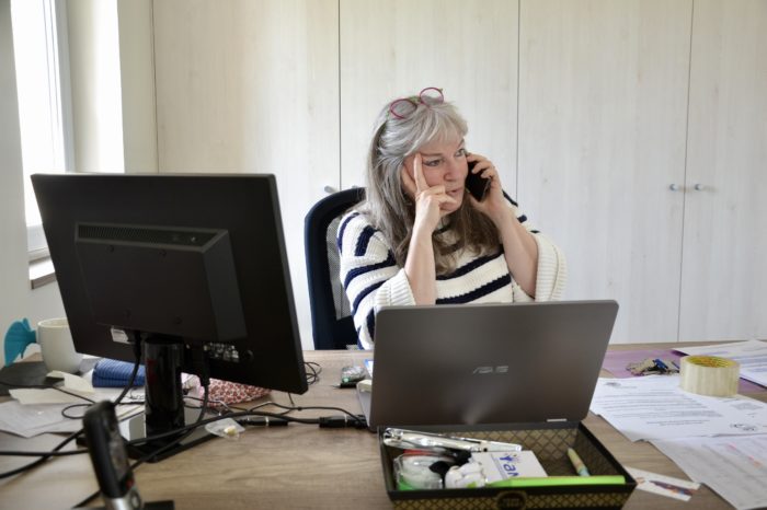 DSC_2189 - Claude Perin dans son bureau