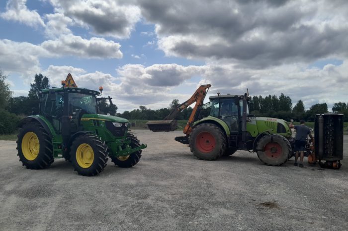 3043C64B-7E71-45CA-AB3E-3D2F4FB1F85E - Le nouveau tracteur et l'ancien