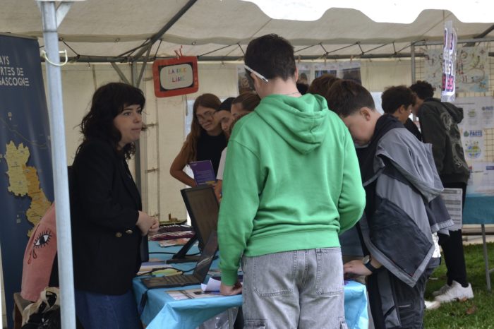 Portes ouvertes France services jeunesse - octobre 2024 - Les collégiens sur le site le matin