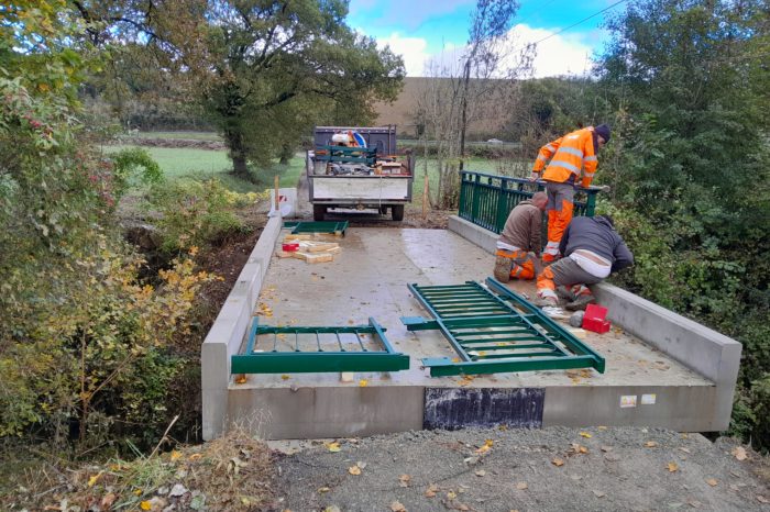 Pont du Pinquet - 27 novembre 2024 - la pose des garde-corps